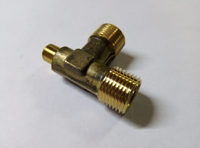 Тройник М10 х М18 х М18