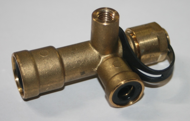 Кран экстренного растормаживания 12-8-М16-М8ВН Camozzi 9604