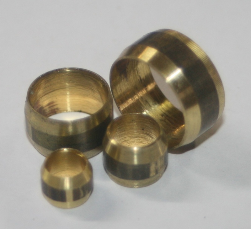 Муфта конусная d 16 латунь (бочонок) 864819